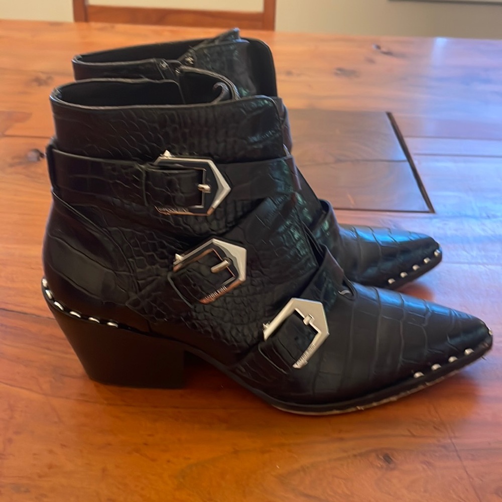 Gianni Bini booties size 8.5